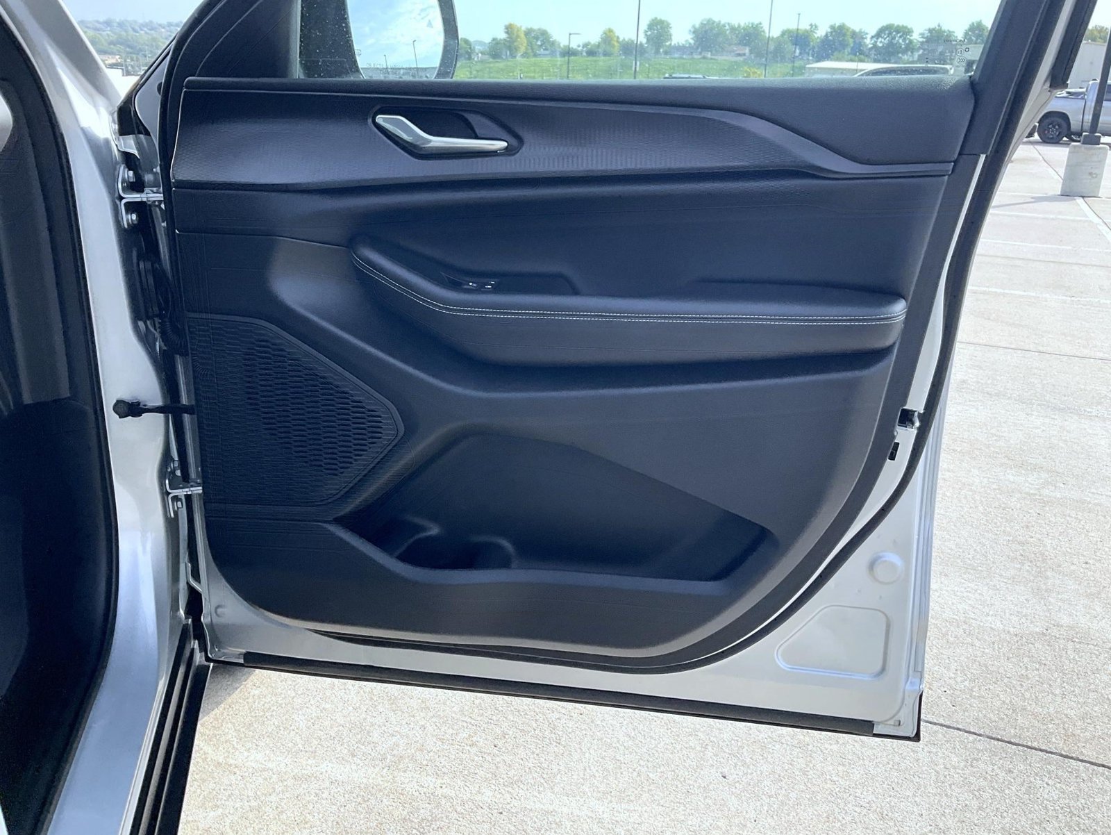 Used 2025 Silver Jeep Altitude X image 17
