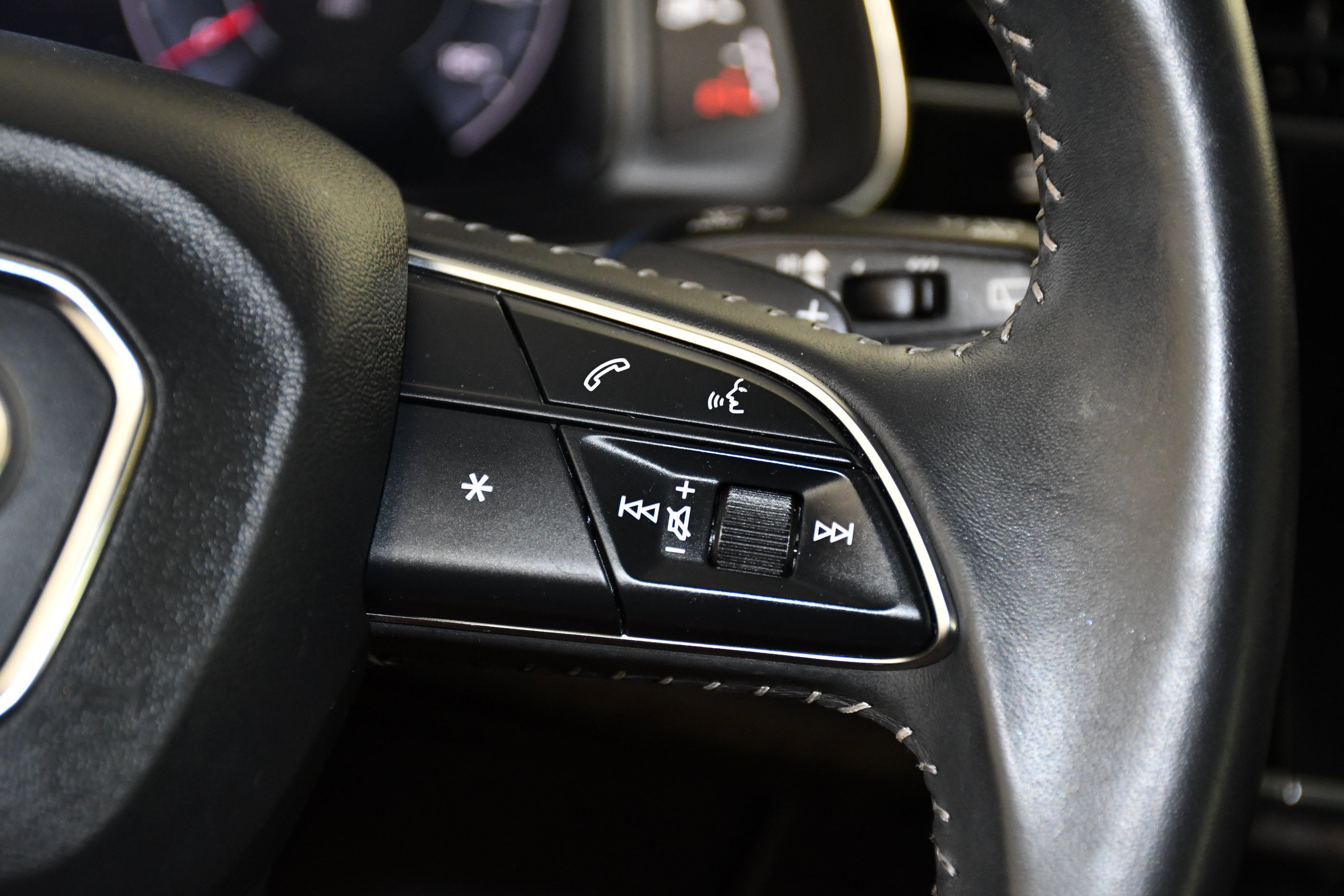 Used 2020 Orca Black Metallic Audi Premium Plus image 21