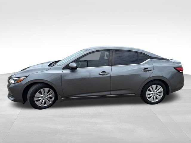Used 2022 Gray Nissan S image 4