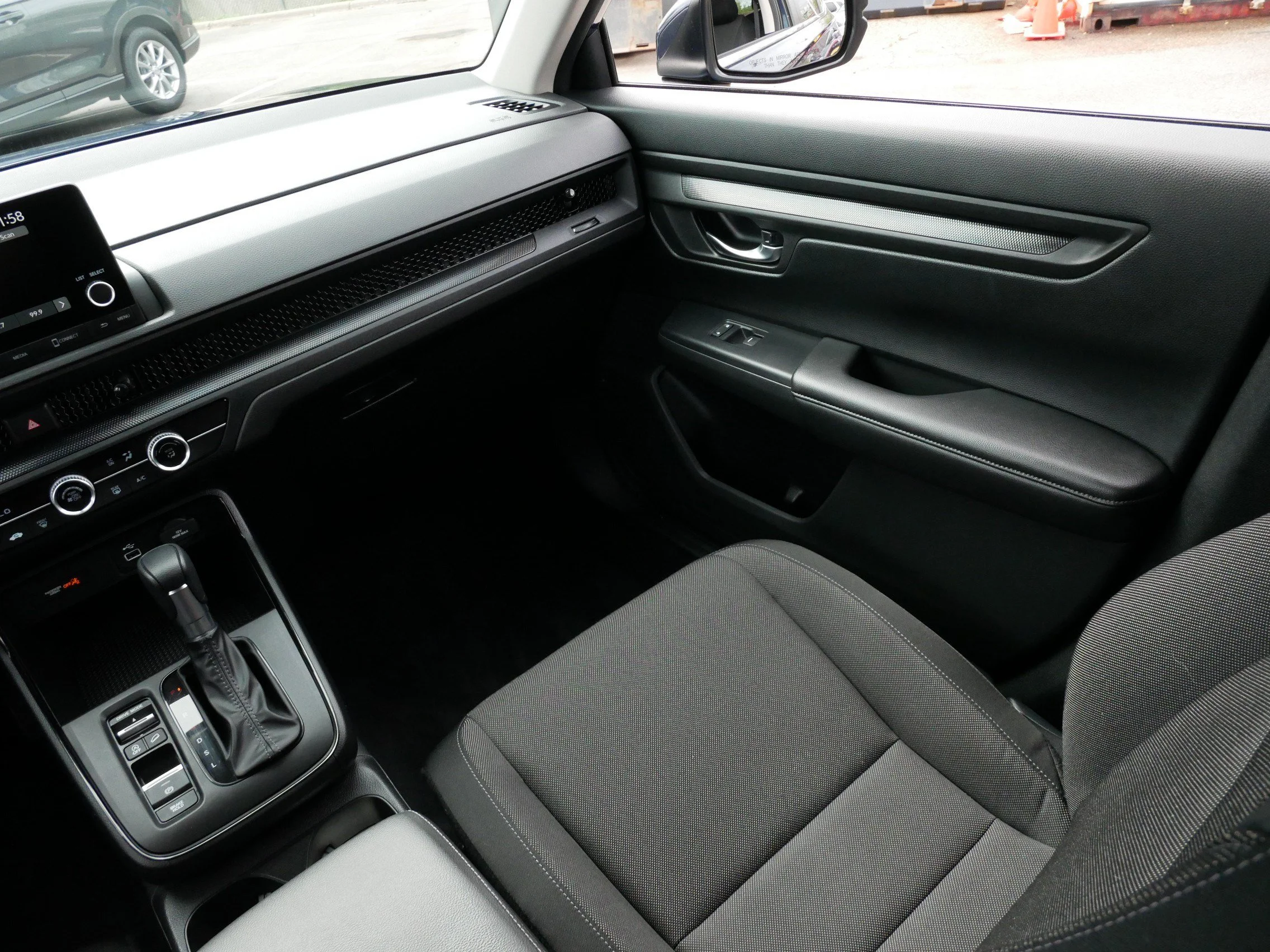 2024 Honda CR-V LX - Photo 11