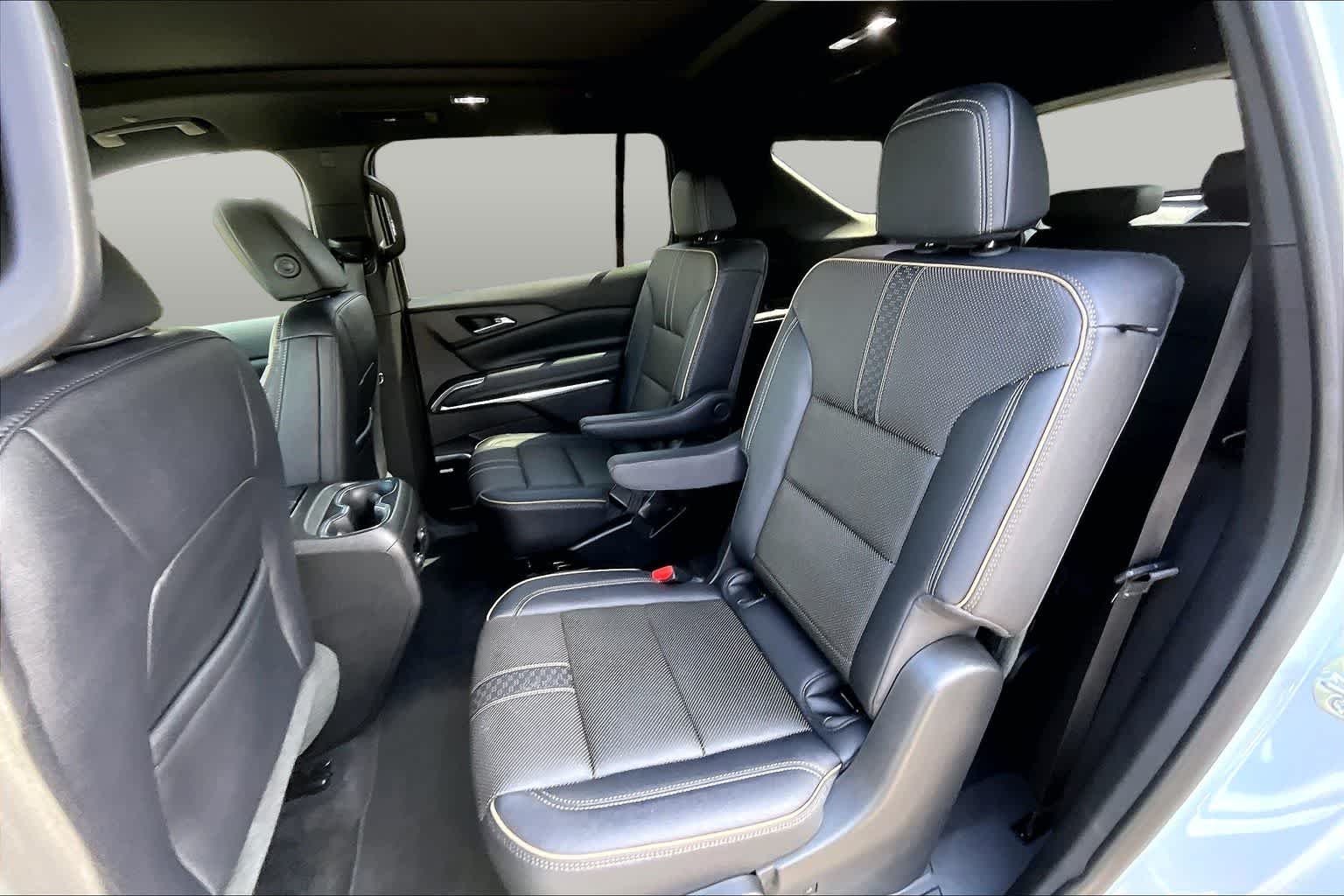Used 2026 Polar White Tricoat Chevrolet FWD High Country image 21