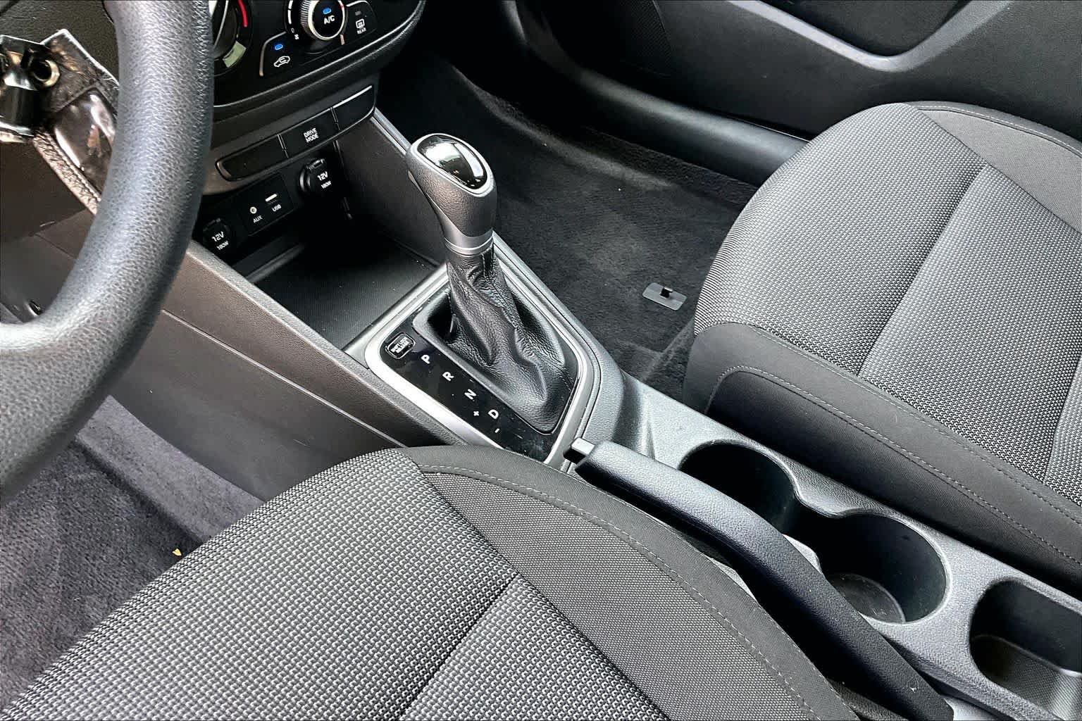 Used 2021 Absolute Black Hyundai SE image 17