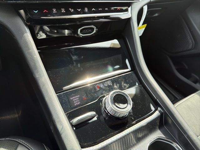 New 2026 Diamond Black Crystal Pearl-Coat Exterior Paint Jeep Altitude image 19