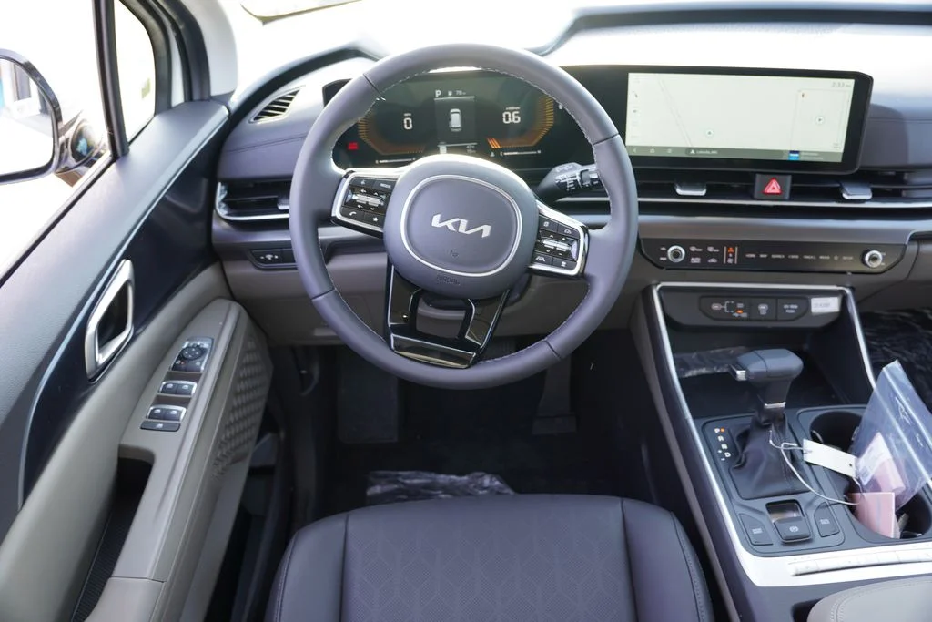 New 2026 Snow White Pearl Kia LXS image 13
