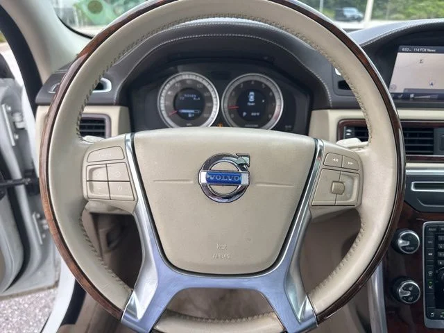 Used 2013 White Volvo T6 image 9