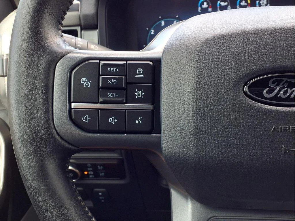 Used 2024 Star White Metallic Tri-Coat Ford LARIAT image 21