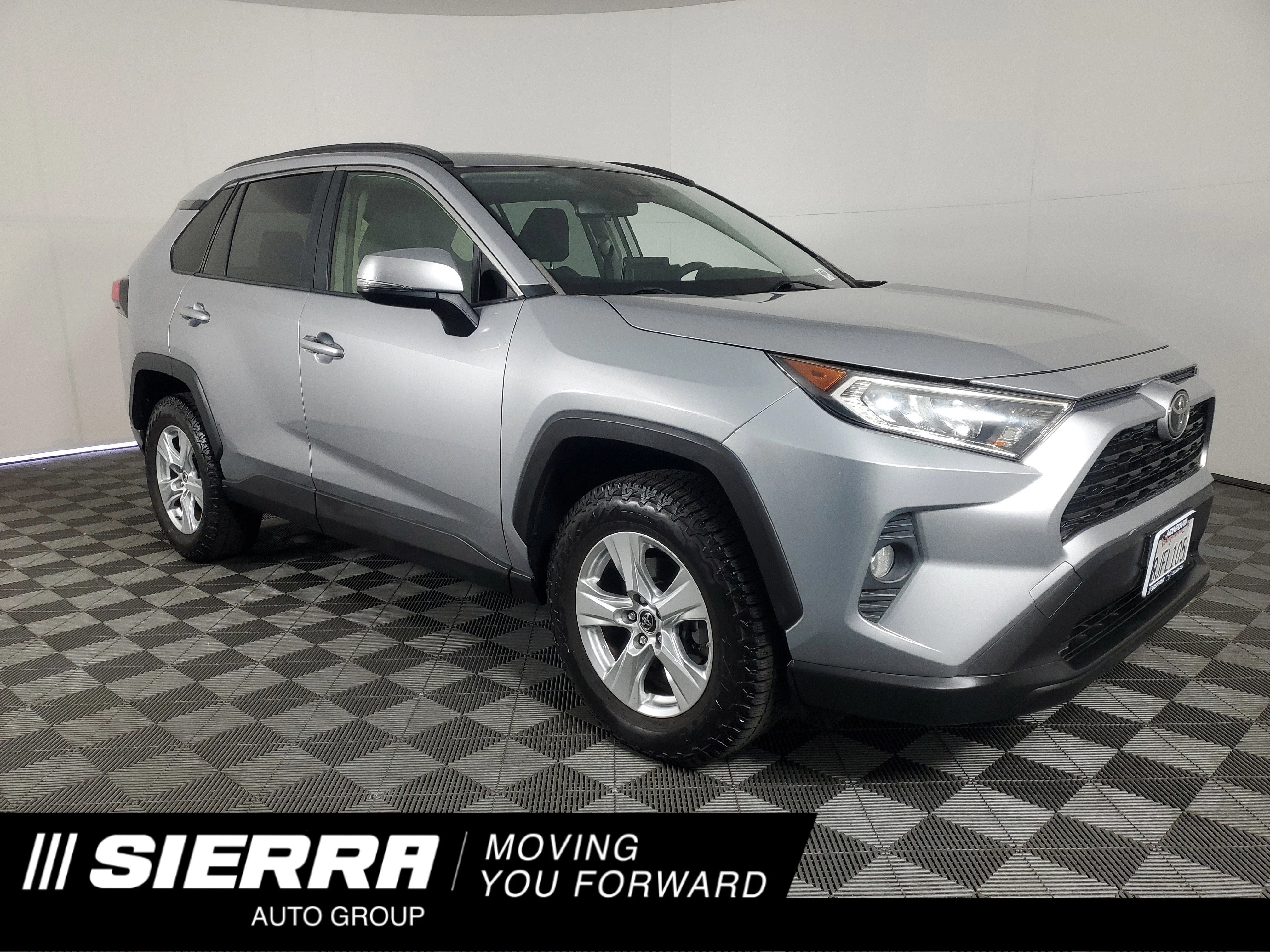 2019 Toyota RAV4 XLE FWD's photo
