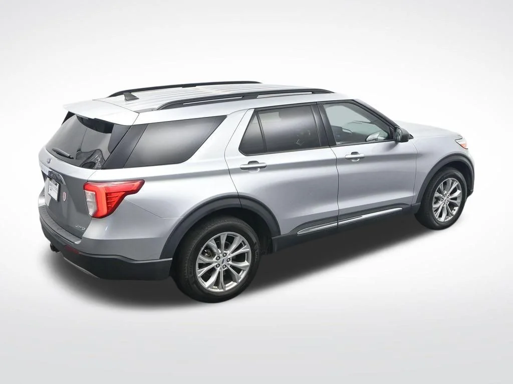 Certified Used 2023 Silver Metallic Ford XLT image 28
