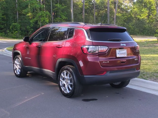 Used 2022 Red Jeep Latitude Lux image 11
