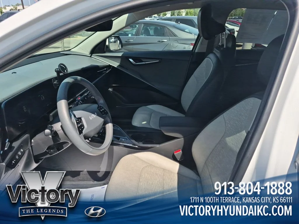 Used 2023 White Kia SX Touring image 9