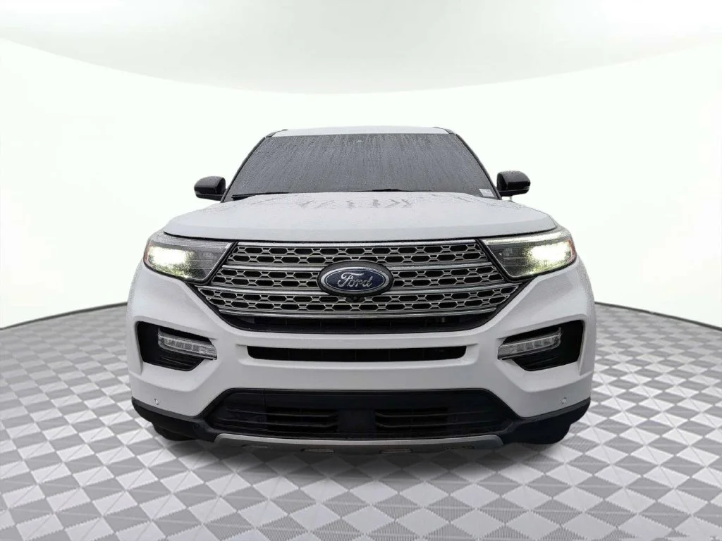 Certified Used 2023 Oxford White Ford Limited image 8