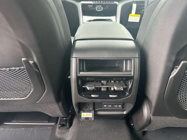New 2026 Silver Zynith Exterior Paint Jeep Altitude image 23