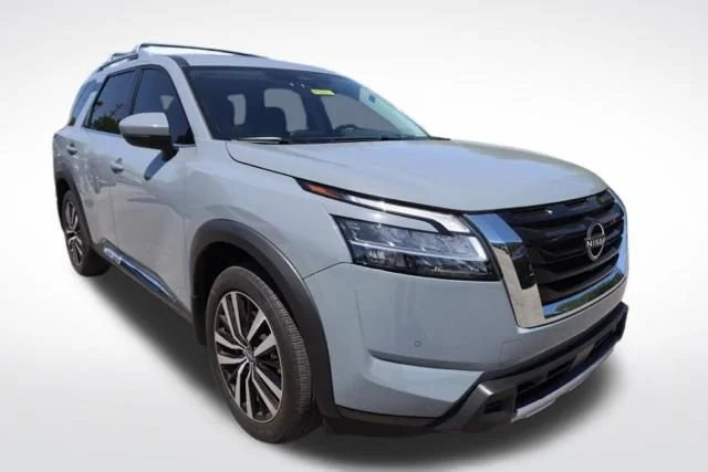 Used 2023 Gray Nissan Platinum image 2