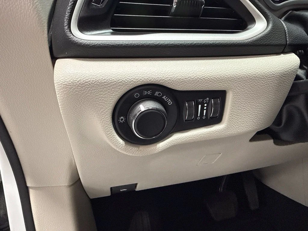 Used 2022 White Chrysler LX image 21