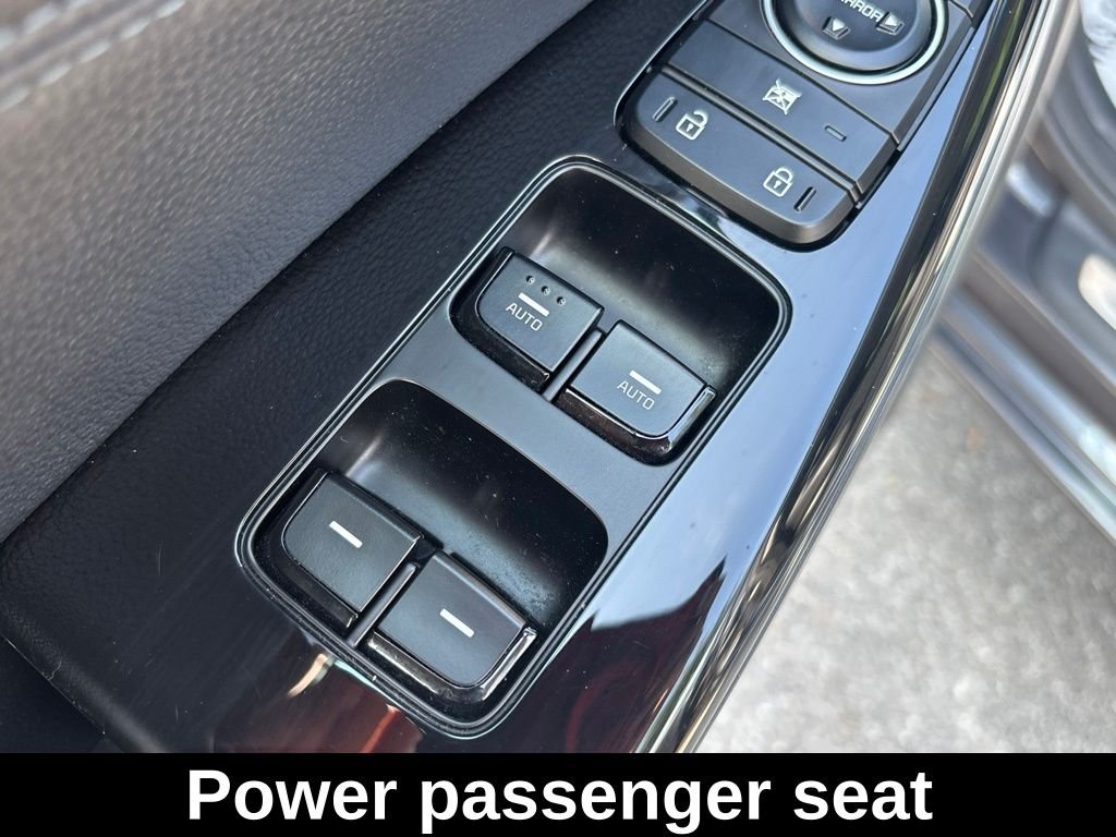Used 2019 Gray Kia Technology image 13