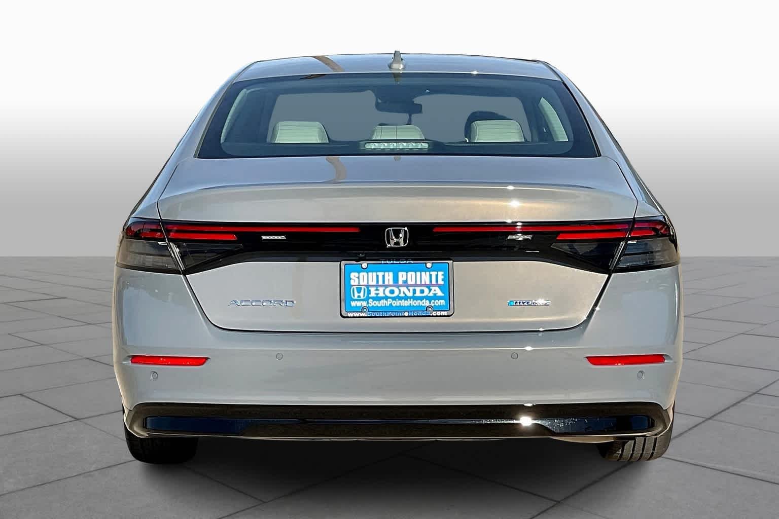 Used 2025 Urban Gray Pearl Honda EX-L image 4