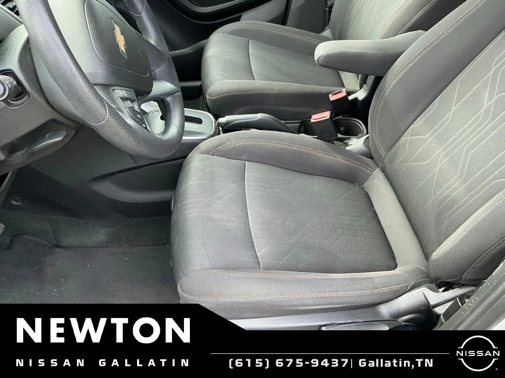 Used 2018 Summit White Chevrolet LT image 7