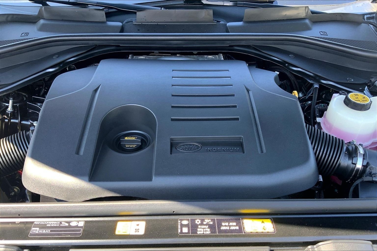 New 2027 Santorini Black Land Rover SE image 16