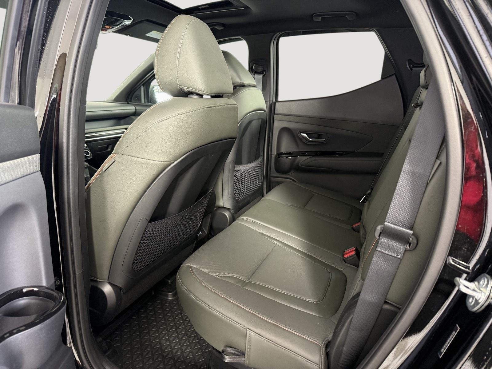 Used 2025 Phantom Black Hyundai Limited image 3