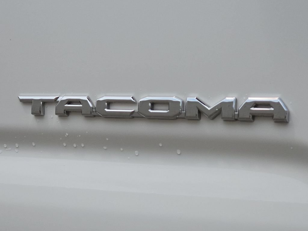 Used 2023 White Toyota SR5 image 36