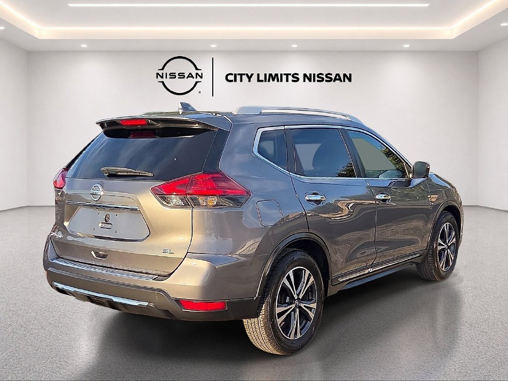 Used 2017 Gray Nissan SL image 6
