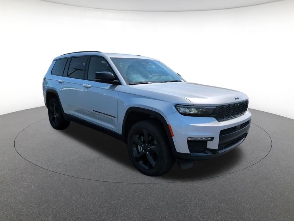 Used 2025 Silver Jeep Limited image 3