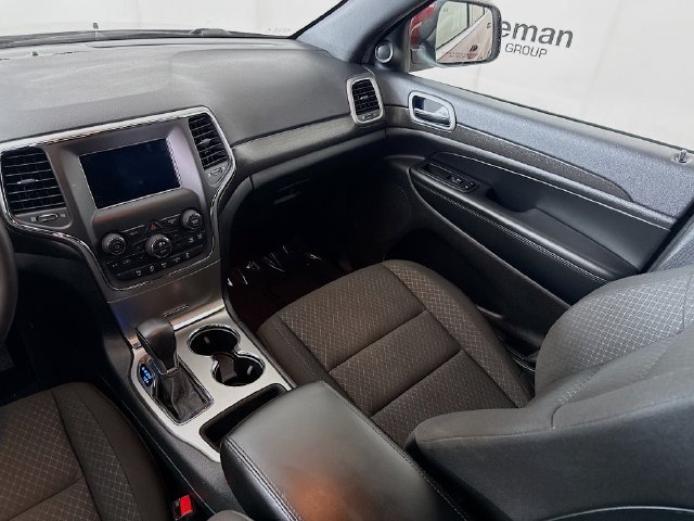 Used 2018 Red Jeep Laredo image 21