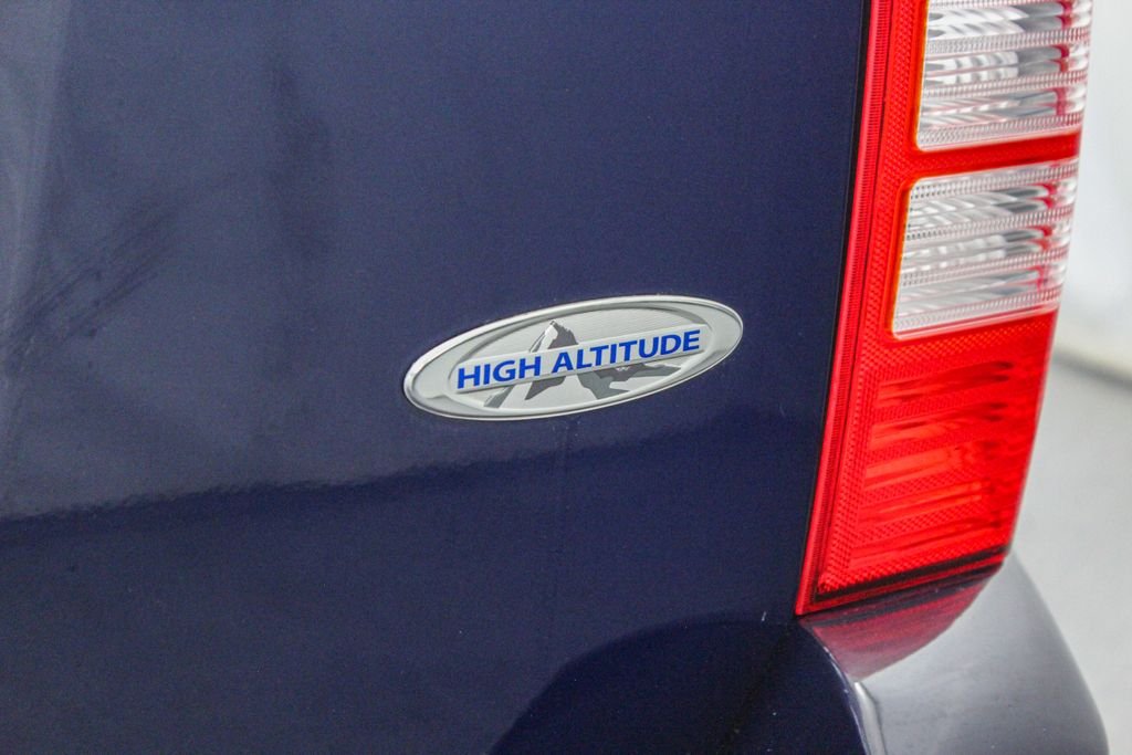 Used 2017 Blue Jeep Latitude image 16