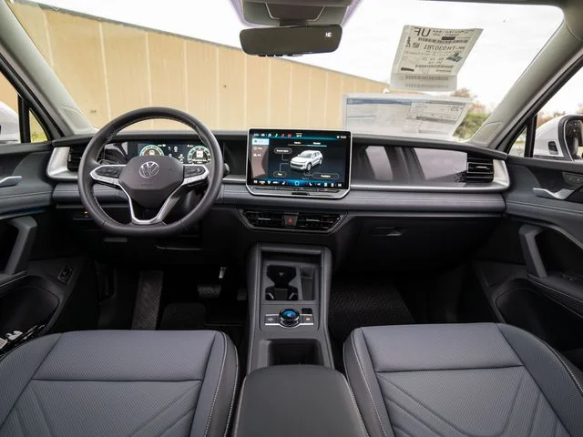 New 2026 White/off-white Volkswagen 2.0T SE image 10