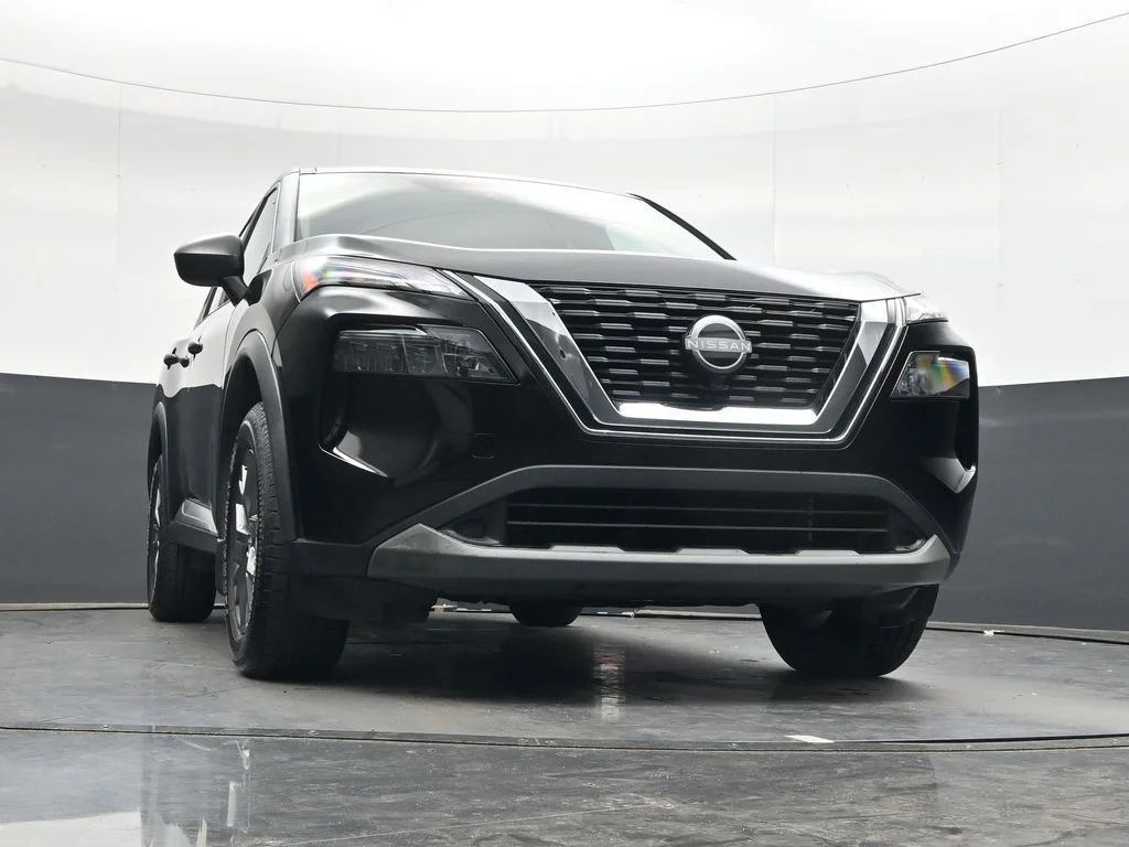 Used 2023 Black Nissan S image 39