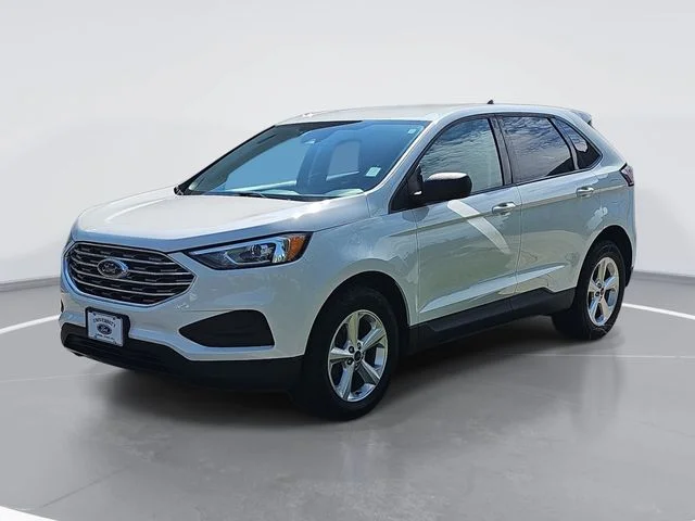Used 2022 White Ford SE image 10