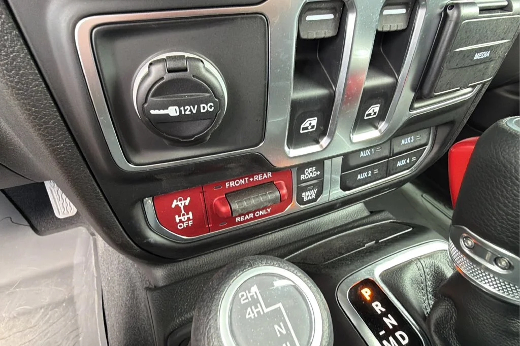 Used 2025 White Jeep 2-Door Rubicon 4x4 image 31