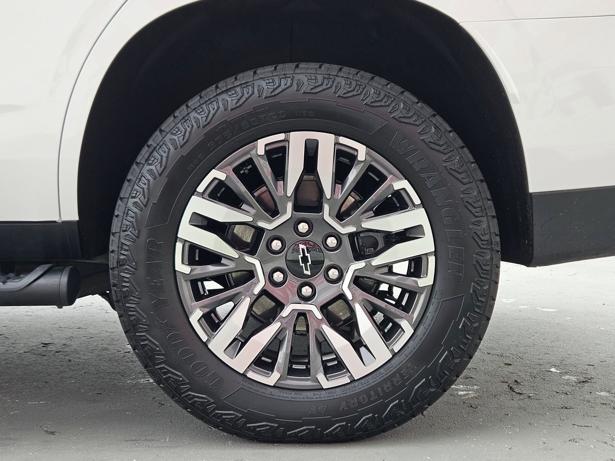 Used 2026 Summit White Chevrolet Z71 image 28