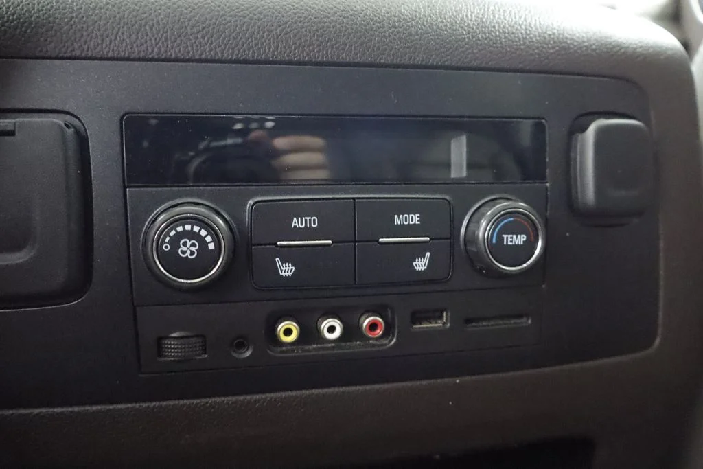 Used 2016 Silver GMC Denali image 22
