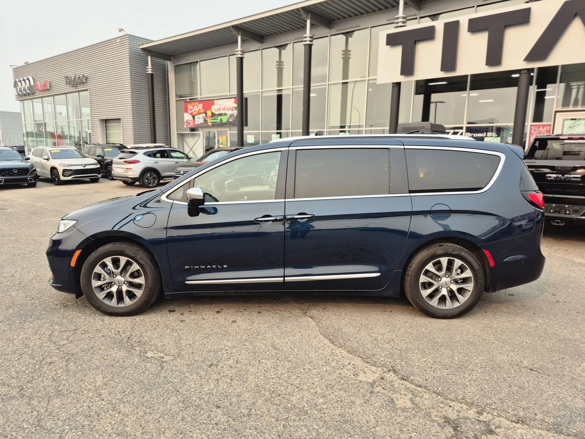 Certified Used 2023 Fathom Blue Pearl Chrysler Pinnacle*7 Pass | Cooled Leather | Rear Seat TVs | Nav | 360 Cam | Pano Roof | Htd Wheel | CarPlay image 12