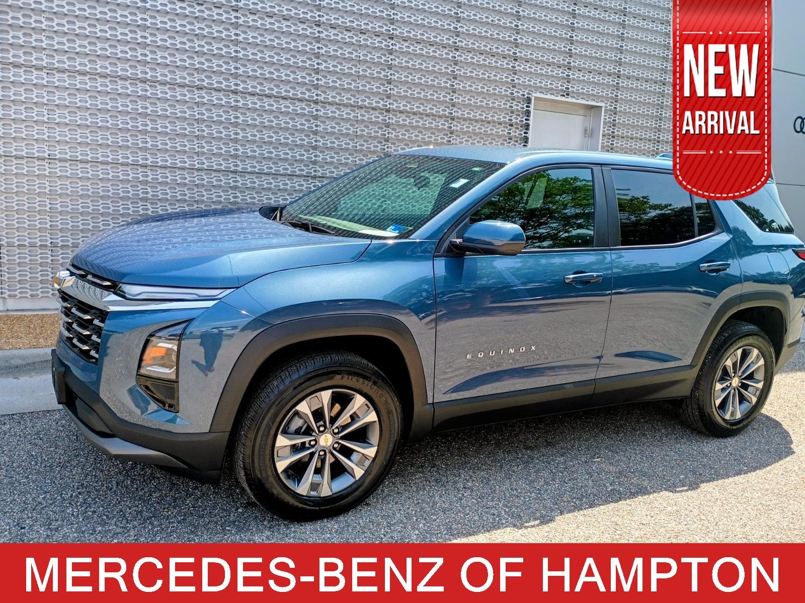 Used 2025 Lakeshore Blue Metallic Chevrolet FWD LT image 1