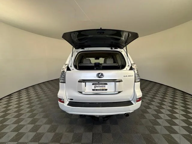 Used 2023 White Lexus GX 460 Premium image 29