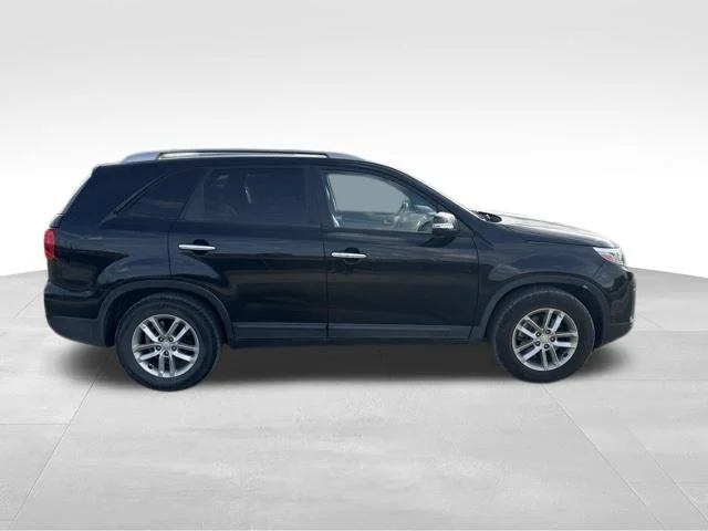 Used 2015 Black Kia LX image 2