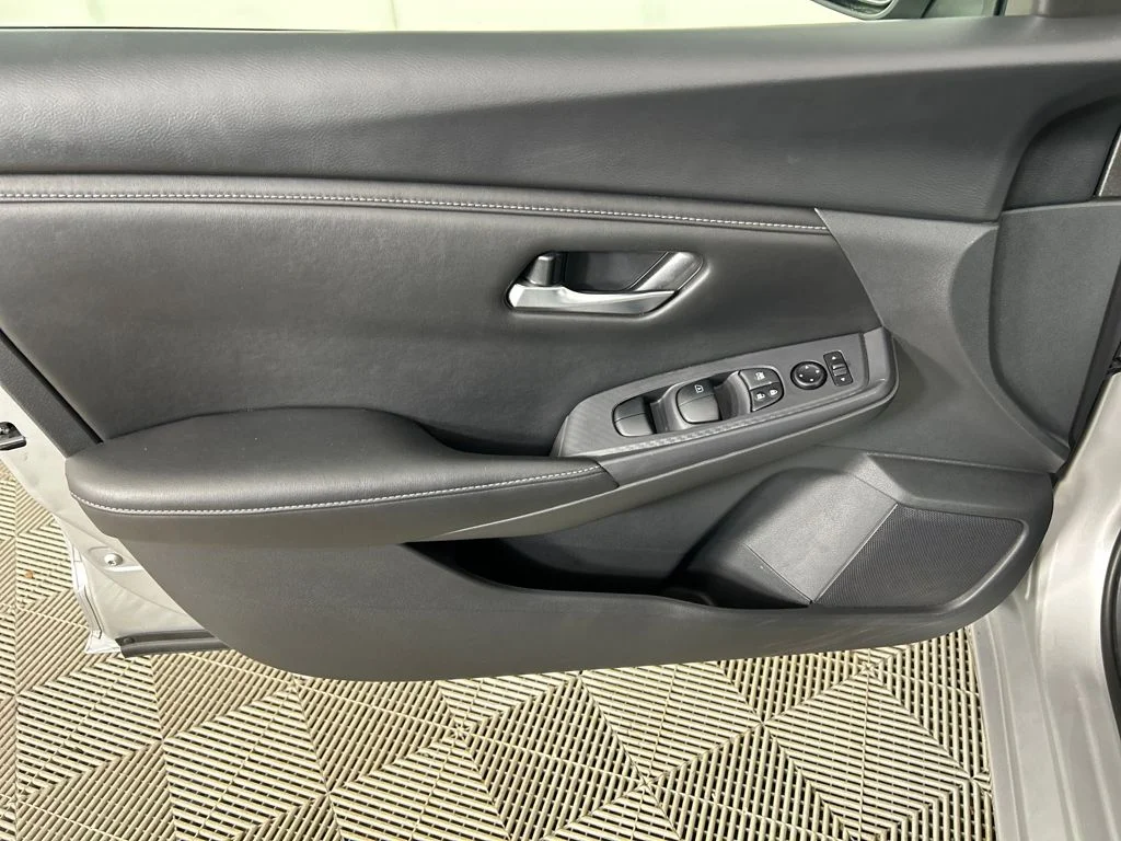 Used 2023 Silver Nissan S image 10