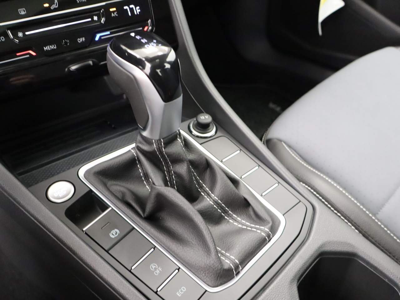 2026 Volkswagen Jetta SE - Photo 8