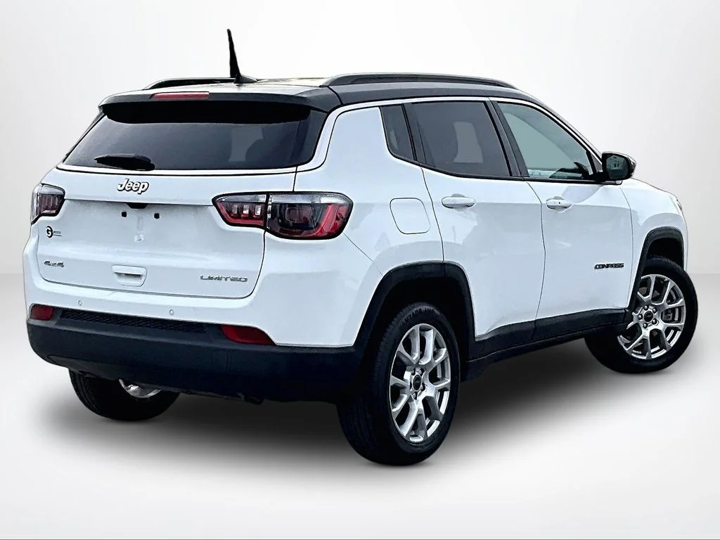 Used 2025 White Jeep Limited image 3