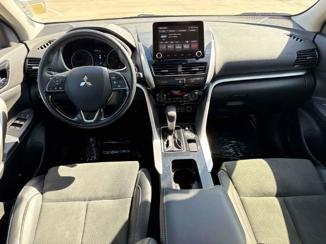 Used 2025 Silver Mitsubishi SE image 28