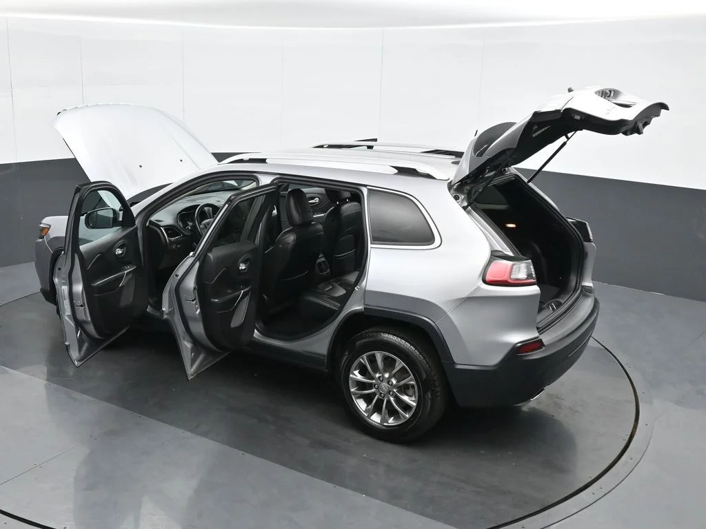 Used 2019 Silver Jeep Latitude Plus image 38