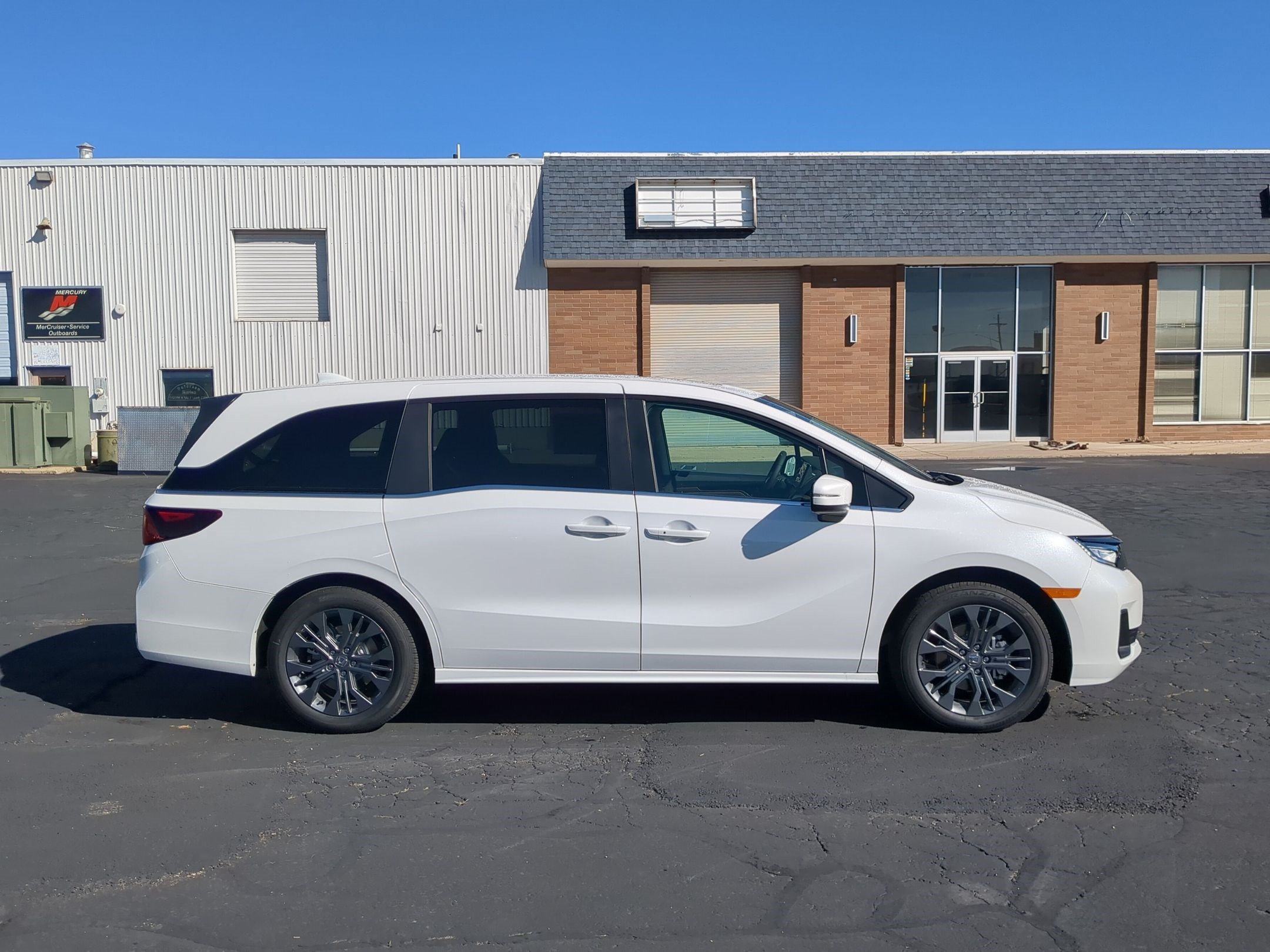 New 2027 Platinum White Pearl Honda Touring image 2