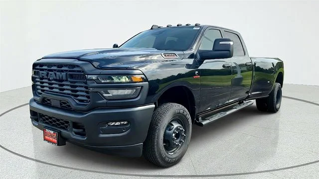 New 2026 Diamond Black Crystal Pearl-Coat Exterior Paint RAM Tradesman image 11