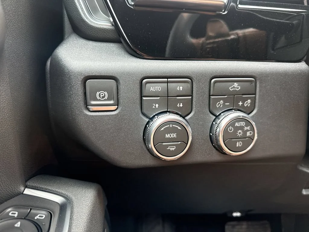 New 2026 Sterling Metallic GMC Elevation image 18