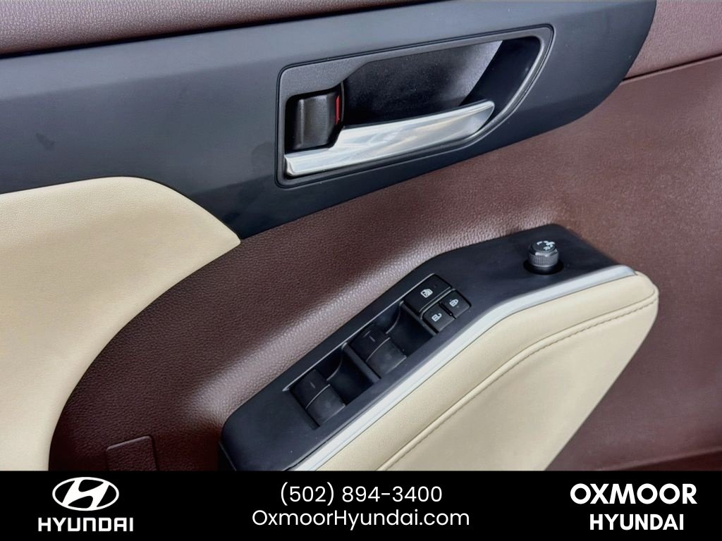 Used 2022 Wind Chill Pearl Toyota Hybrid XLE image 18