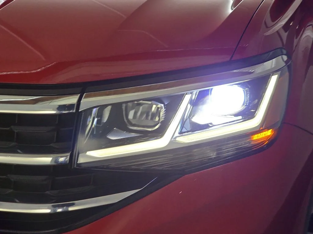 Used 2021 Aurora Red Metallic Volkswagen SEL Premium image 34