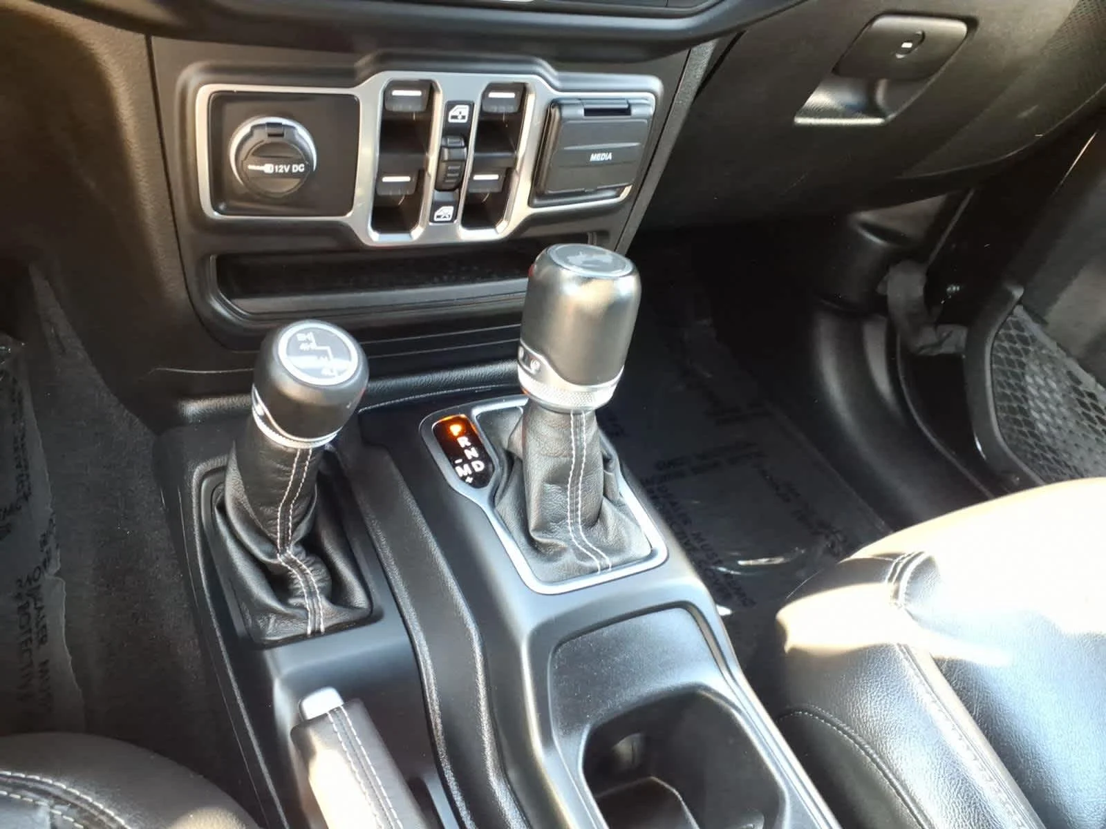Certified Used 2022 Black Clearcoat Jeep Unlimited Sahara image 25