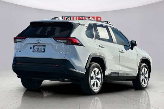Used 2020 White Toyota LE image 4